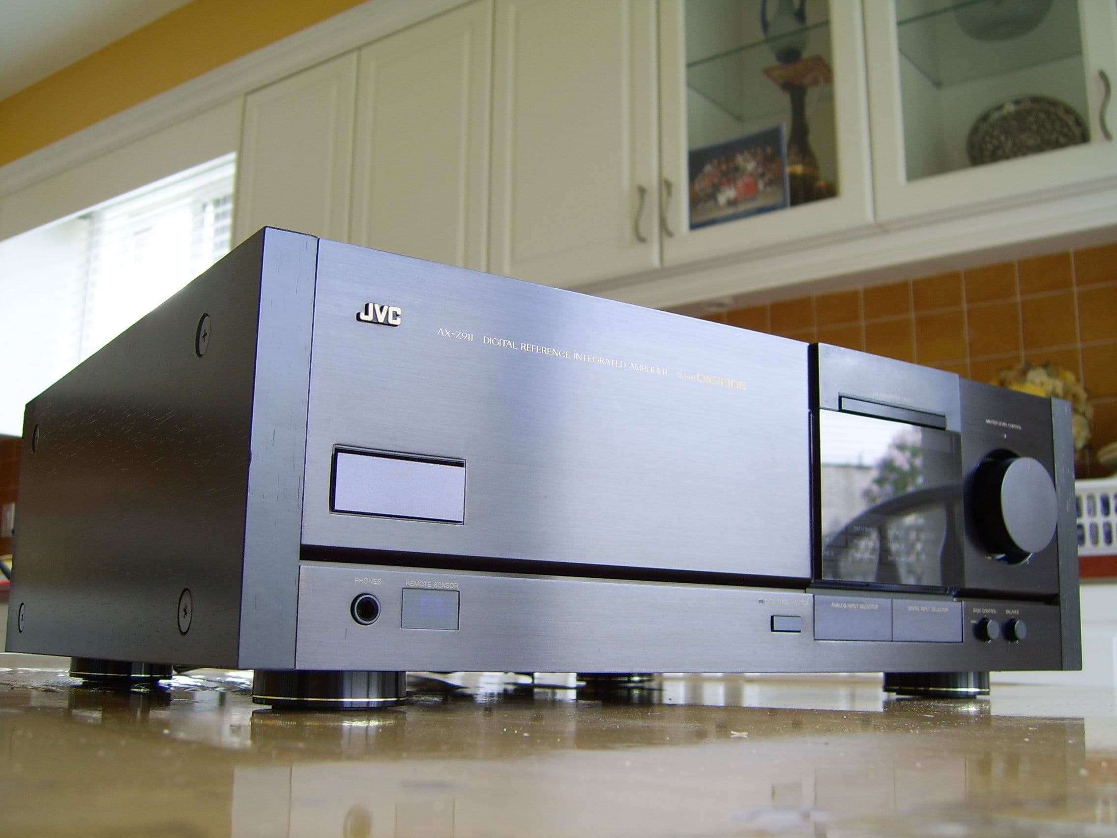 JVC AX-Z911